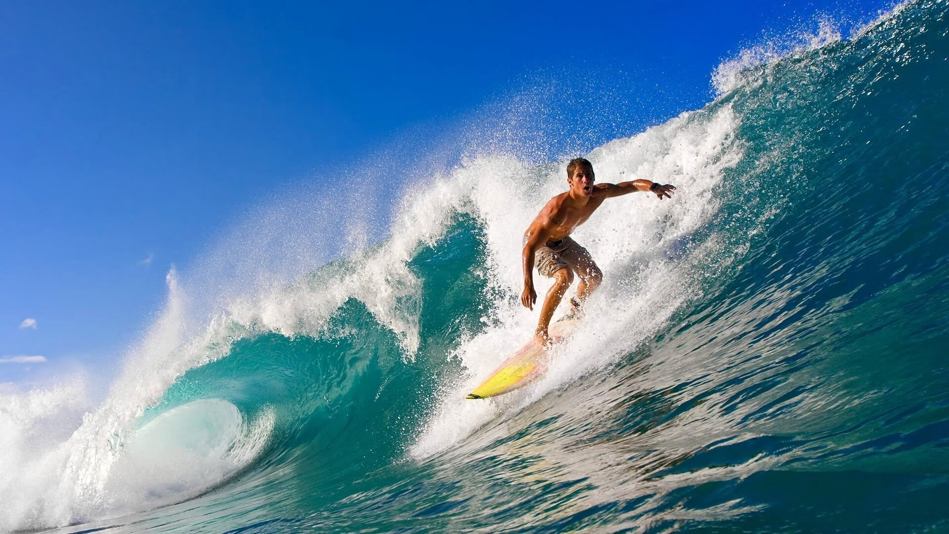 全国街头健身公开赛 自重力量选手完成高难度动作