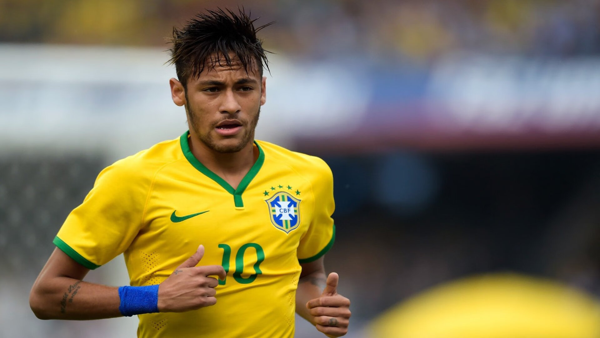 沙滩排球赛事吸引大量观众